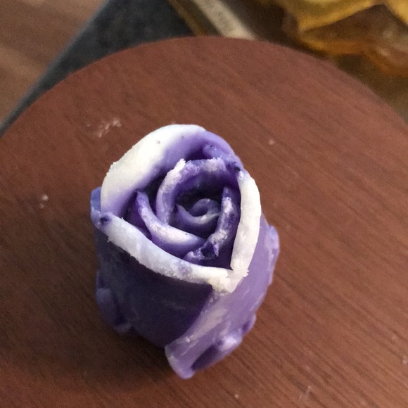 May is Mother’s Day and Teacher Appreciation Month. Makes sense to give scents! - Picture 7 of 13